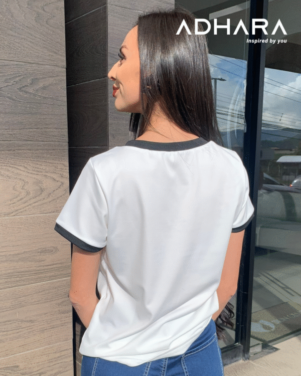 Blusa Blanca y Negra con Flor 3D 2905 - Image 2