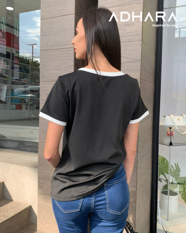 Blusa Blanca y Negra con Flor 3D 2905 - Image 4